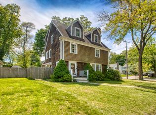 8 Lynnbrook Rd, Fairfield, CT 06825