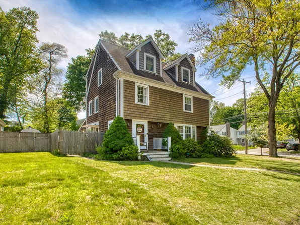 8 Lynnbrook Road, Fairfield, CT 06825