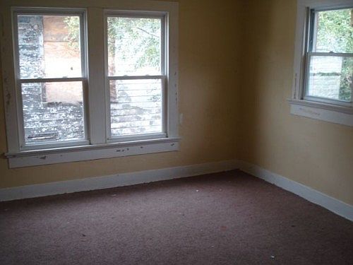4th image of 1007 Lexington Ave