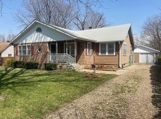 1914 SE Iowa Ave, Topeka, KS 66607