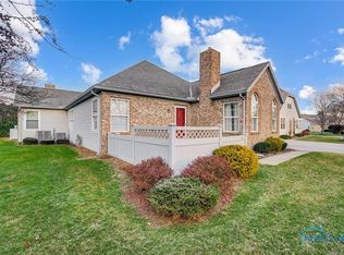 31 Foxgate Cir W, Bowling Green, OH 43402