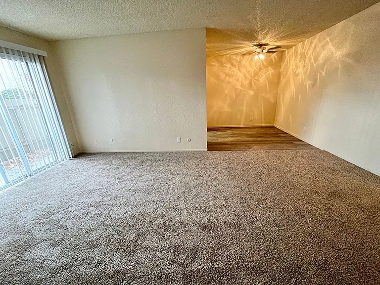 400 W Gettysburg Ave — Photo 17