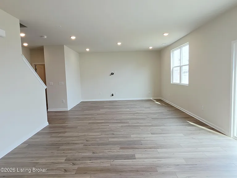 11144 Castlebrook Dr — Photo 15