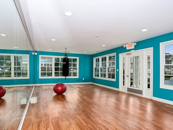 Additional fitness room can be used for yoga or free weights
