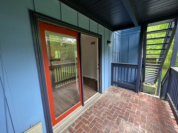 3rd image of 1229 Willow Branch Ave APT 2