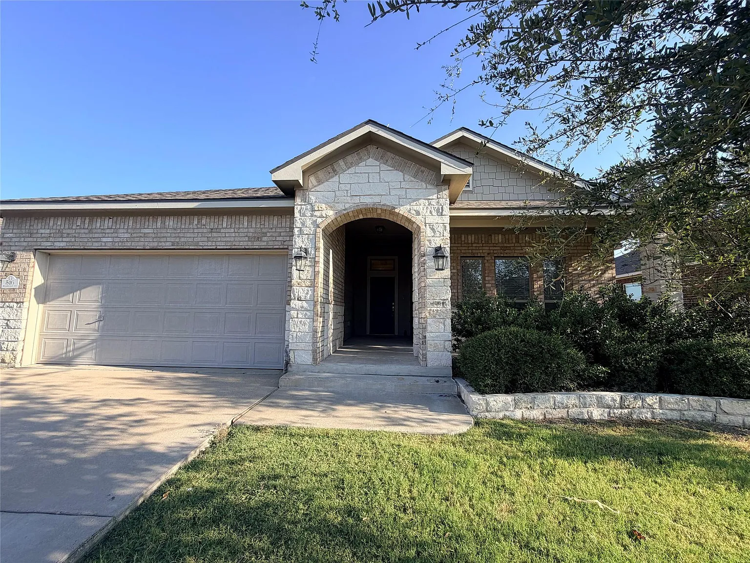 3 bed, 2.0 bath, 1456 sqft, $1,750 — Photo 3