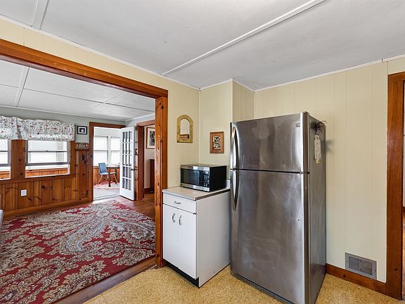 4th image of 24 Broadmarsh Ave