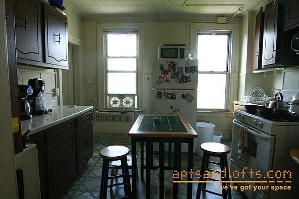 2nd image of 127 Calyer St APT 3