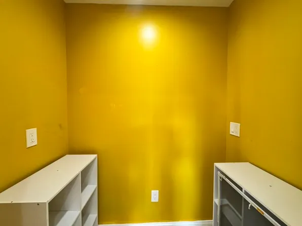 72 Sterling Avenue image 4 of 30