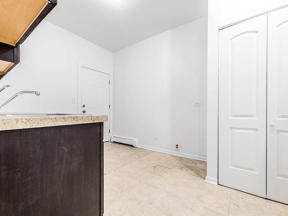 5556 W Jackson