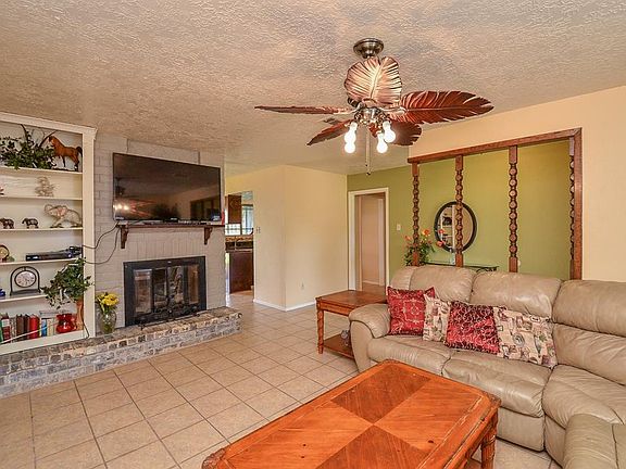4th image of 2606 Lower Valley Dr
