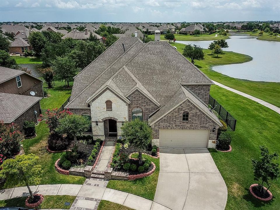 Stunning aerial view of your home and surrounding area.