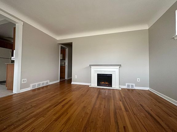 5th image of 22630 Harmon St