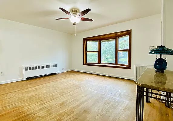 2nd image of 819 Clintonville St