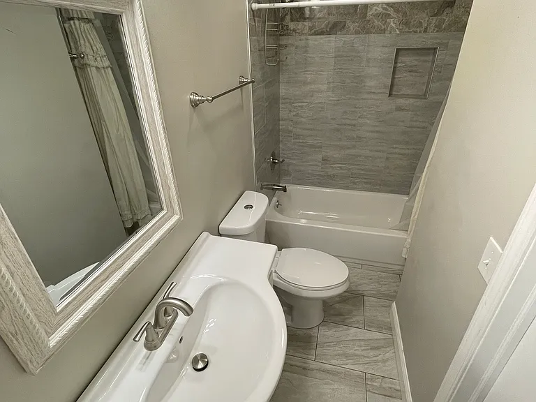 1105 Michigan Ave — Photo 10