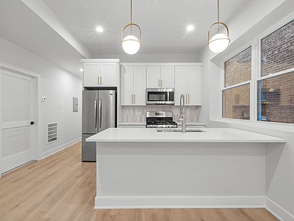 3rd image of 2534 W Cortez St APT 1F