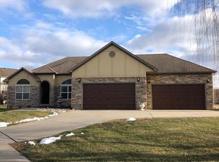 417 SE Hackamore Ct, Lees Summit, MO 64082