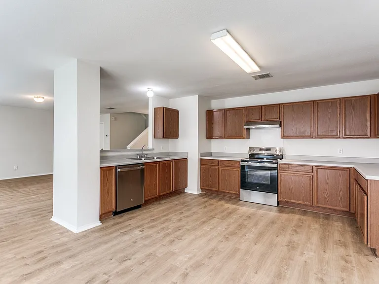 3410 Sherwin Dr — Photo 11
