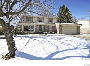 11799 Wildwing Rd, Plymouth, MI 48170