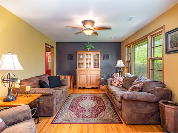 917 Upper Station Camp Creek Rd, Cottontown, TN 37048