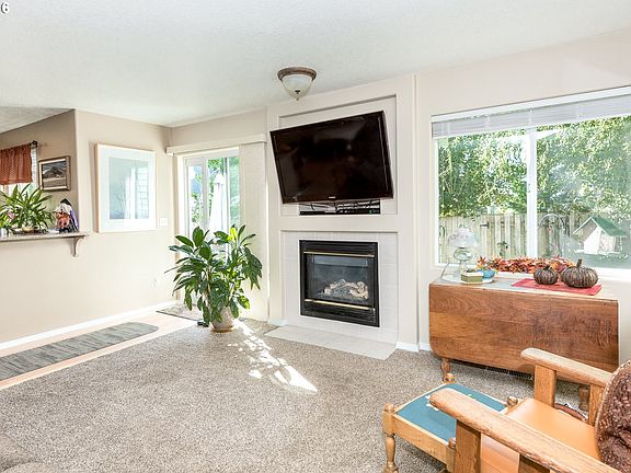 3rd image of 5114 NE Schoeler Cir