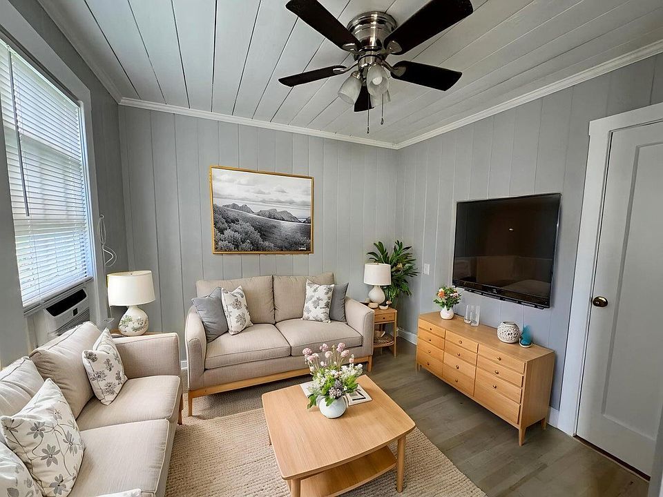1st image of 200 Park Ave #6
