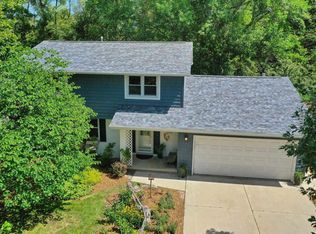 1756 Beaver Dam Dr, Green Bay, WI 54304