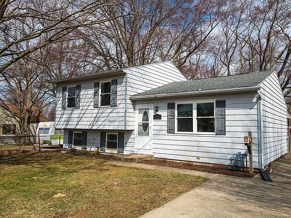 3rd image of 2419 Eastlawn Pkwy