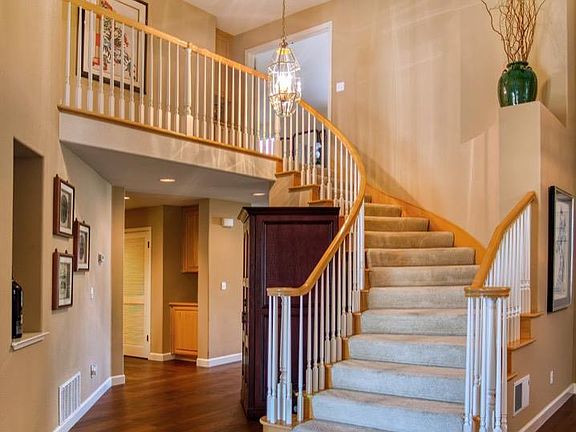 3rd image of 5195 Apennines Cir