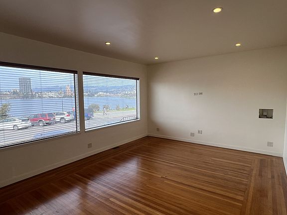 4th image of 1452 Lakeshore Ave