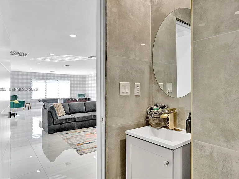 1141 N Northlake Dr — Photo 59