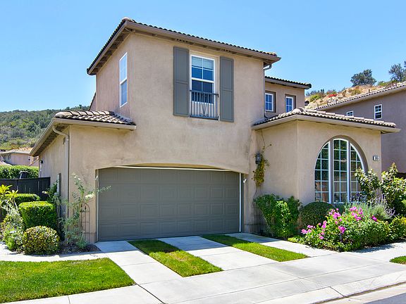 2nd image of 305 Calle De Portola