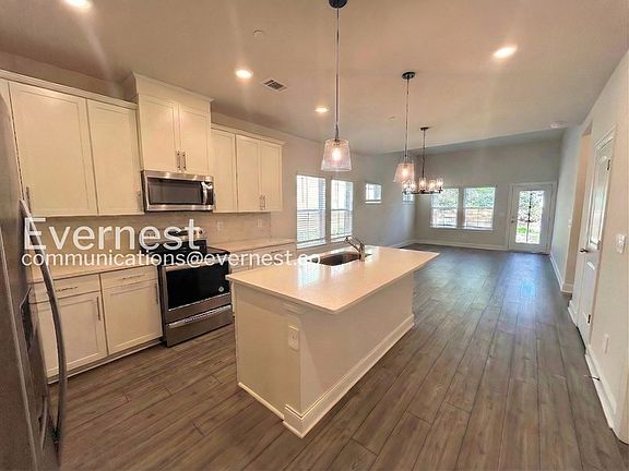 3rd image of 204 Douglas Bend Rd #1306