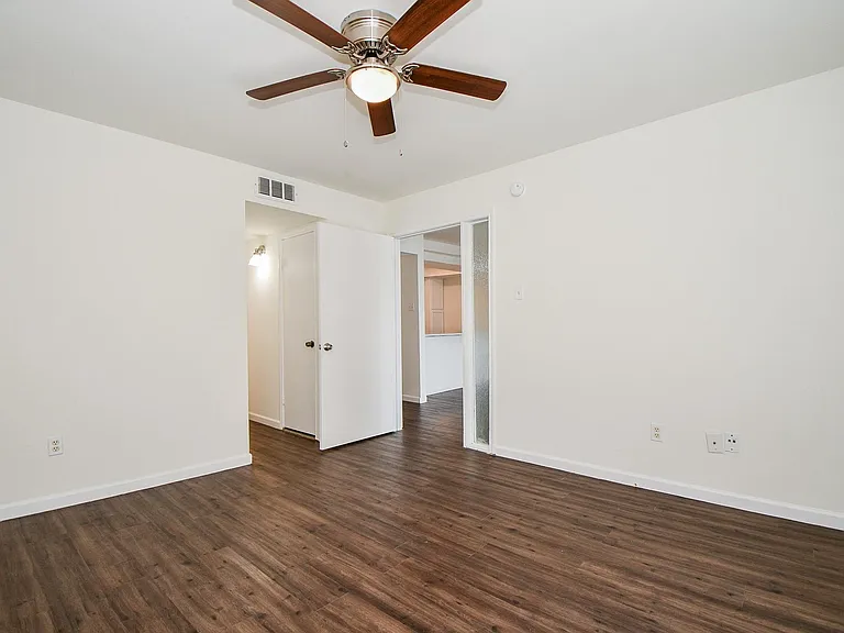 2824 S Bartell Dr #311 — Photo 9