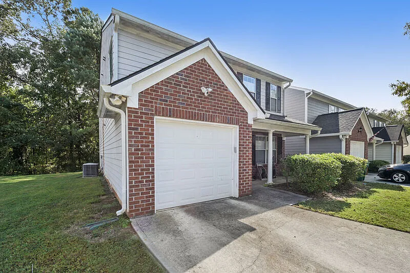 3 bed, 1604 sqft, $2,200 — Photo 2