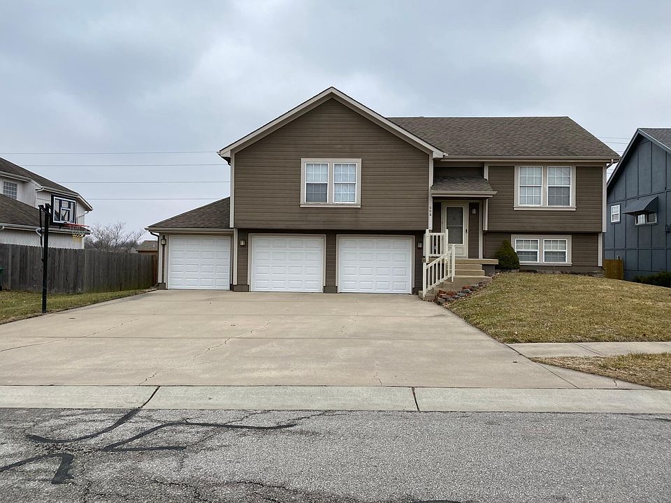1st image of 608 SE Jonathon Ave