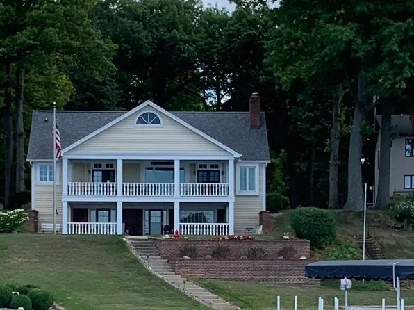 155 Lane 150c Hamilton Lk, Hamilton, IN 46742