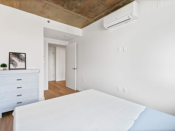 5th image of 11 Weirfield St #6C