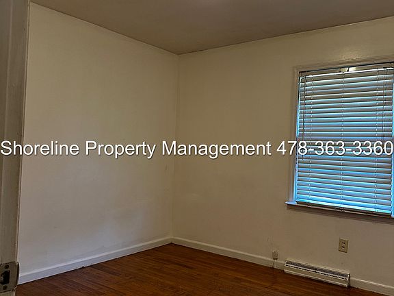 2nd image of 1604 Valley Cir
