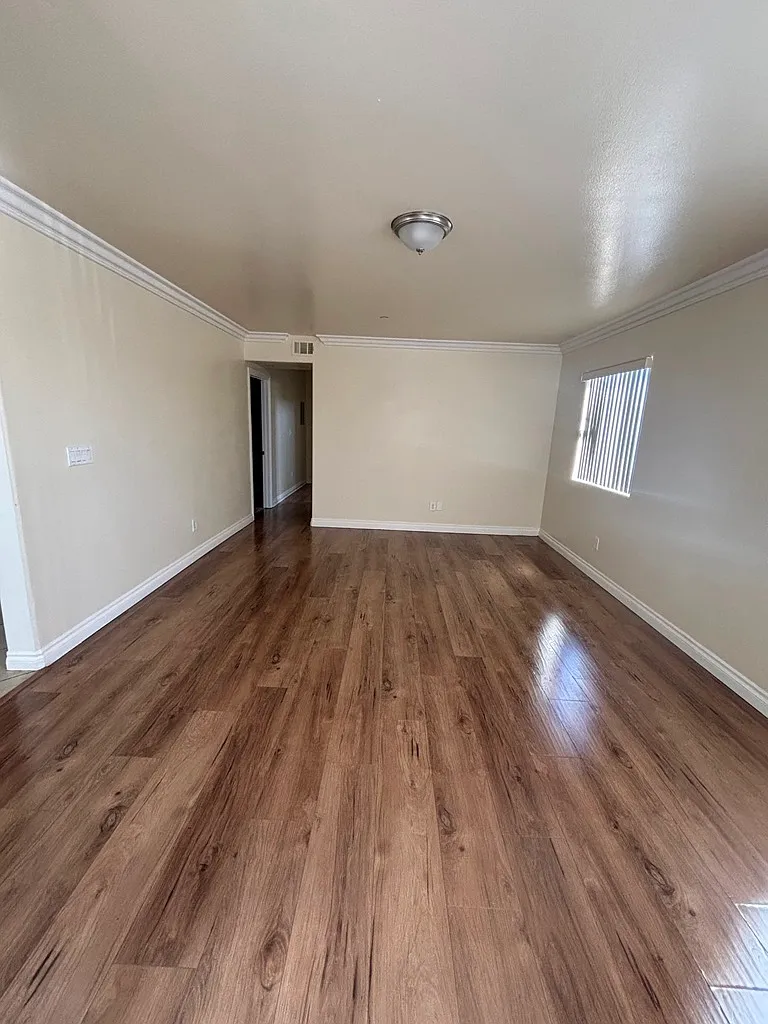 5 bed, 1753 sqft, $4,200 — Photo 2