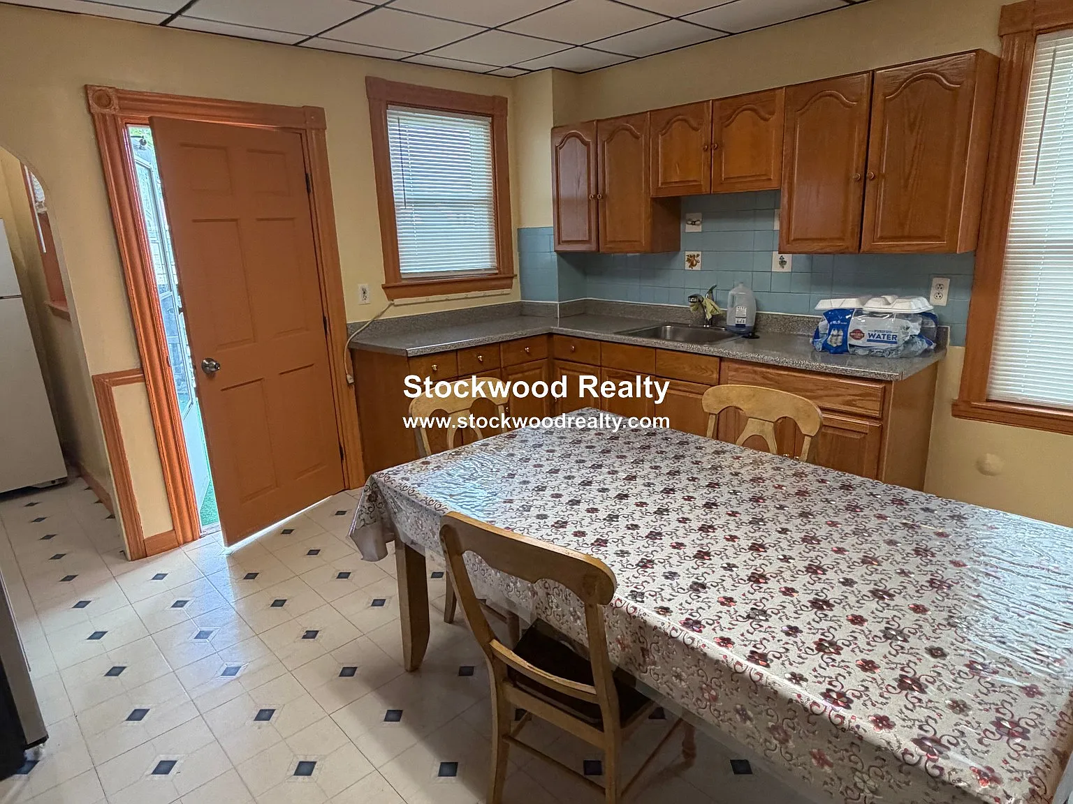 4 bed, $3,000 — Photo 2