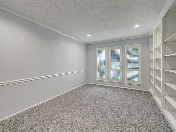 4th image of 5229 Woodlawn Pl