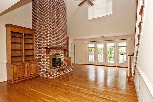 3rd image of 6030 Leeward Ln