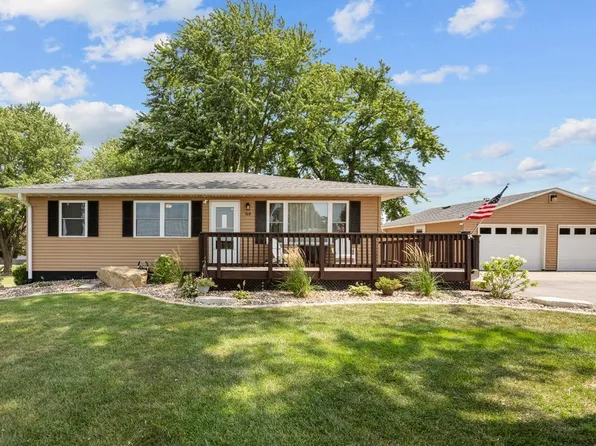 319 N 1st St, Long Grove, IA 52756