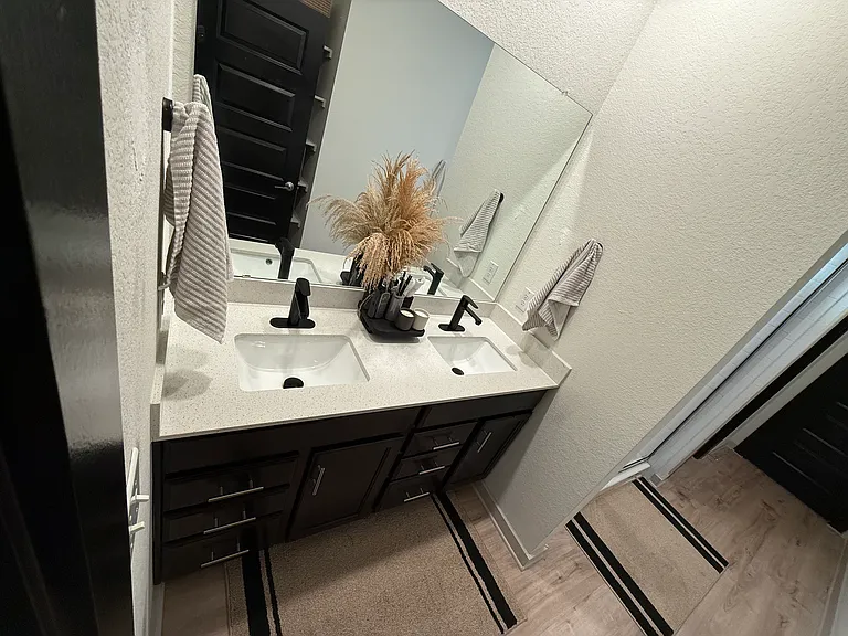 220 Merrick Rd — Photo 24