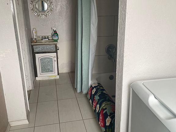 4th image of 221 E 14th Ave