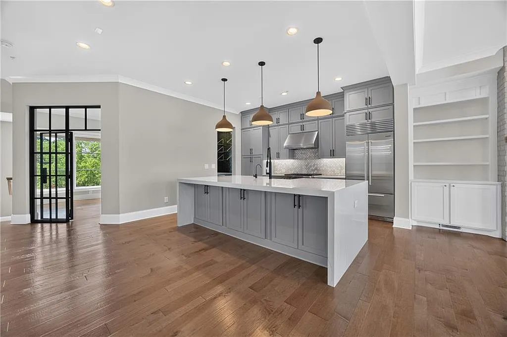 4 bed, 4.5 bath, 3259 sqft, $8,000 — Photo 2