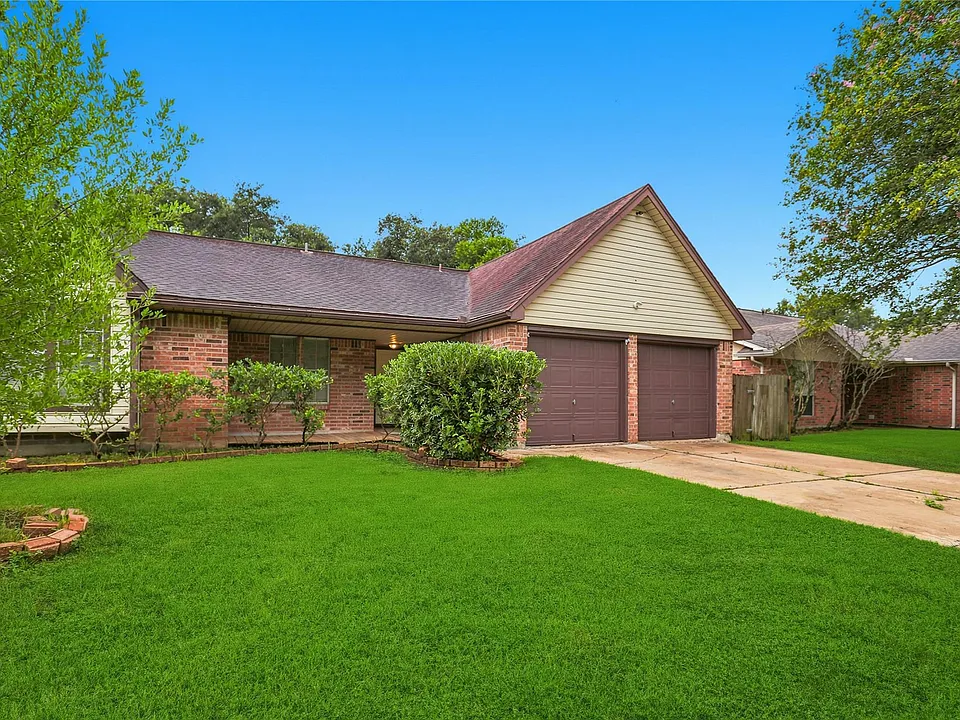 22423 Deville Dr