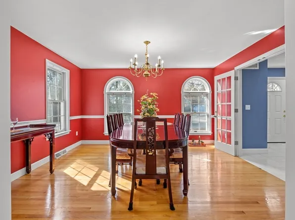47 Cranberry Ln, North Andover, MA 01845