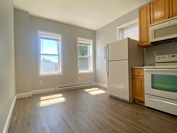 3rd image of 520 W Westmoreland St #2B